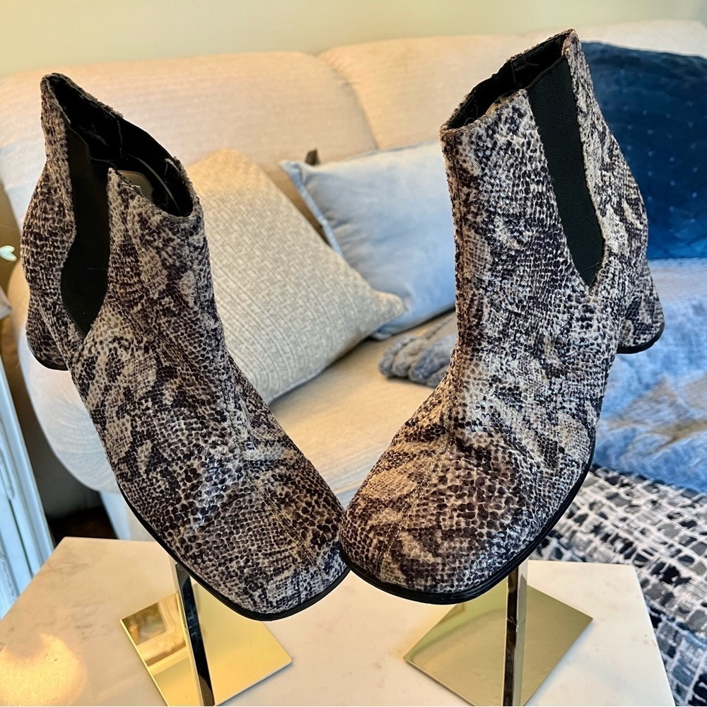 CHINESE LAUNDRY Faux Snakeskin Ankle Boots Women's Size 9 - Picture 3 of 14